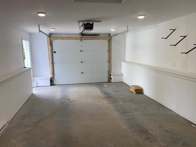 Photo du bâtiment - 450 Kinsac Rd