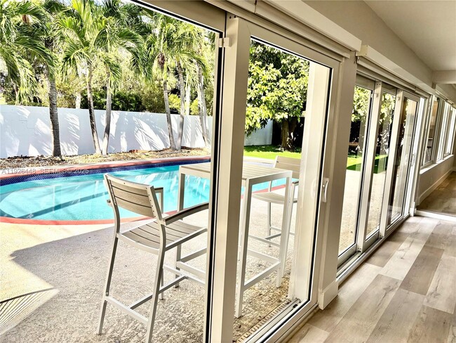 Foto del edificio - 19340 NE 18th Ct