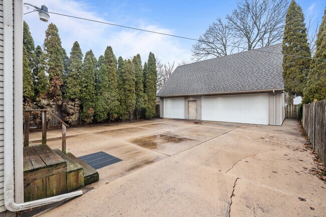 Foto del edificio - 511 Continental Blvd