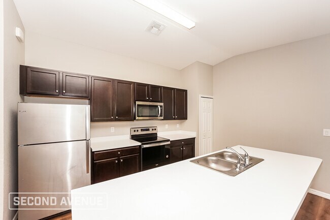 Foto del edificio - 5233 Farmington Ave