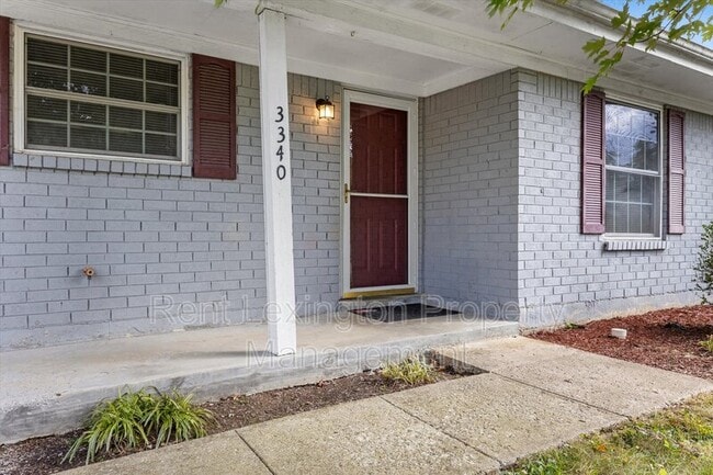 Photo - 3340 Featherston Dr House