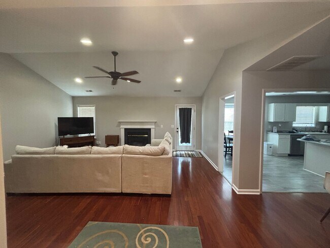 Foto del edificio - 3 Bed 2 Bath Single  Family Home in OGDEN/Murrayville