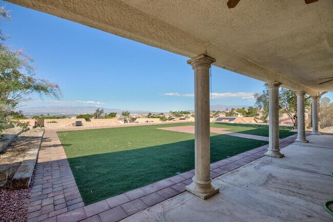 Foto del edificio - Single-Story in Guard-Gated Community with Stunning Strip & City Views