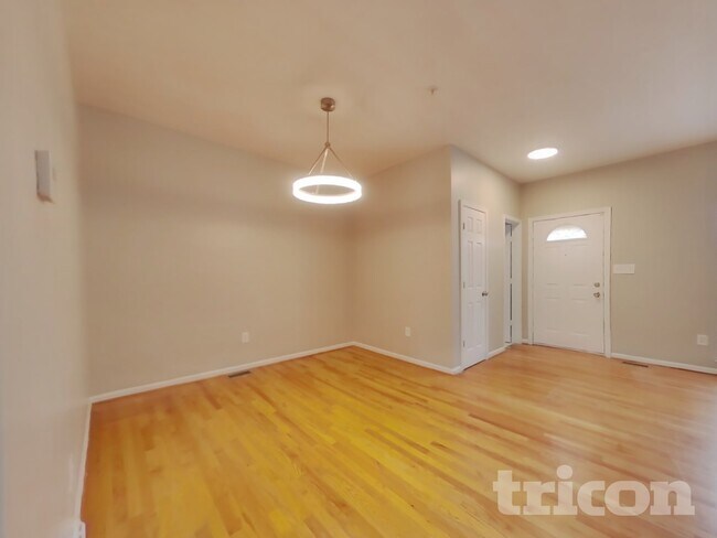 Foto del edificio - 7904 Bardwell Ct