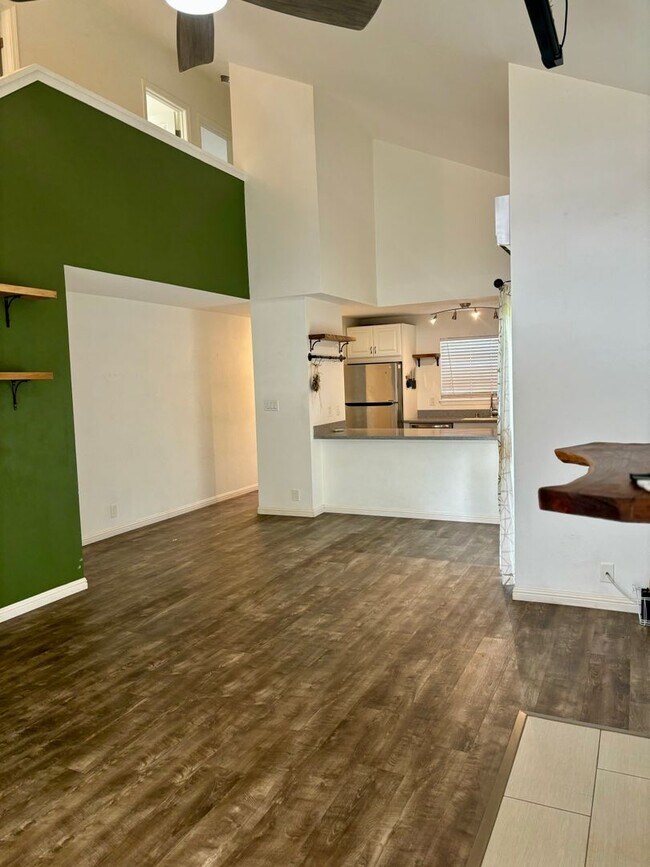 Building Photo - This lovely two bed, two bath condo at Wai...