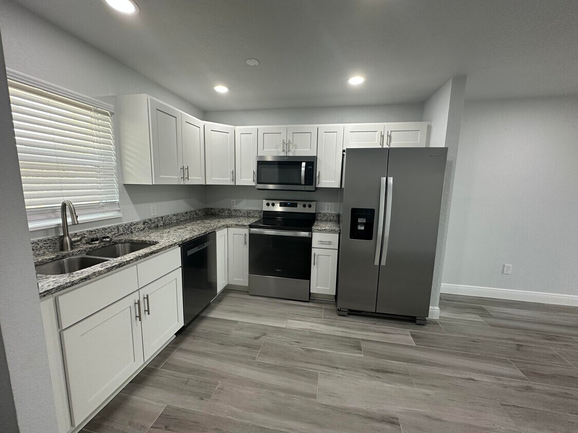 Primary Photo - 14506 Tamiami Trl