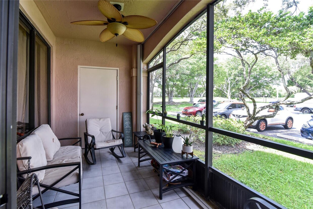 Foto principal - 15880 SW 3rd Ct