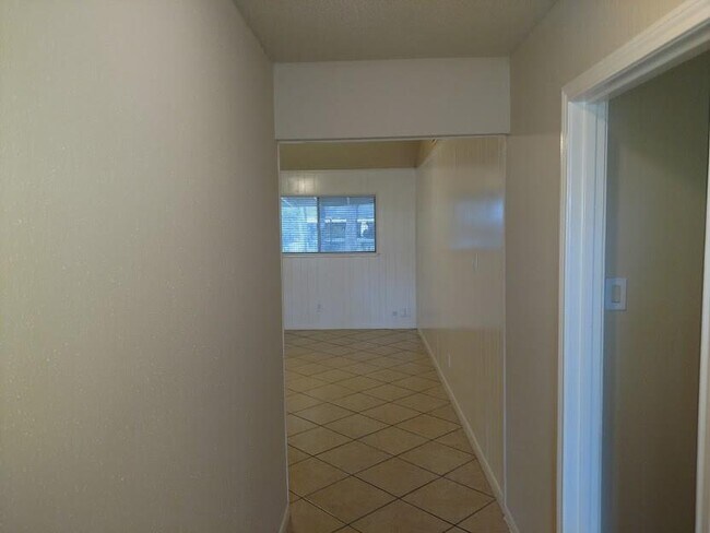 Building Photo - 515 International Village Dr