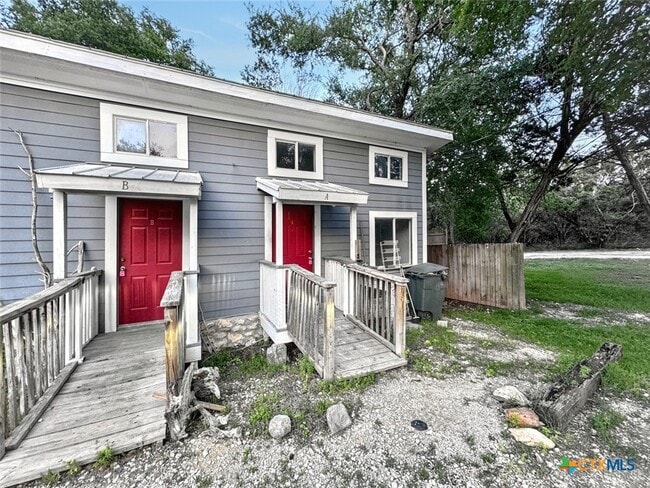 Building Photo - 1108 W McCarty Ln