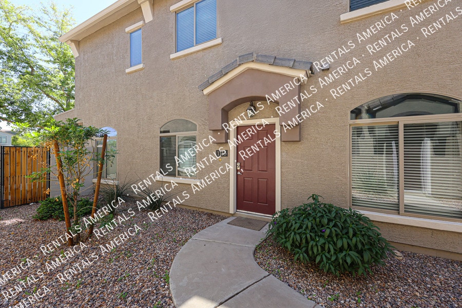 Primary Photo - 2401 E Rio Salado Pky