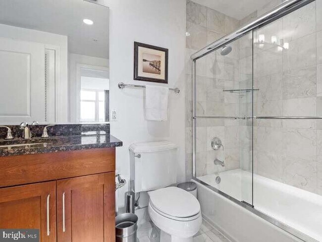 Foto del edificio - 8220 Crestwood Heights Dr