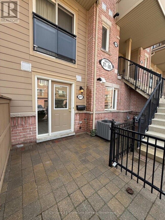 Building Photo - 4975-4975 Southampton Dr