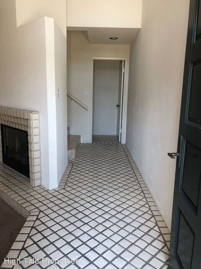 Building Photo - 3 br, 2.5 bath House - 4353 Nobel Dr #66