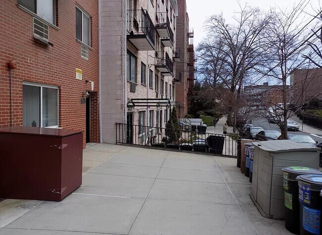 Building Photo - 8419 Lander St