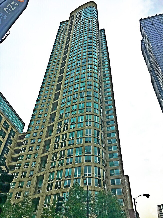 Building Photo - 345 N LaSalle St