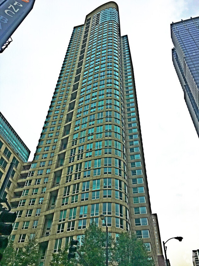 Building Photo - 345 N LaSalle St
