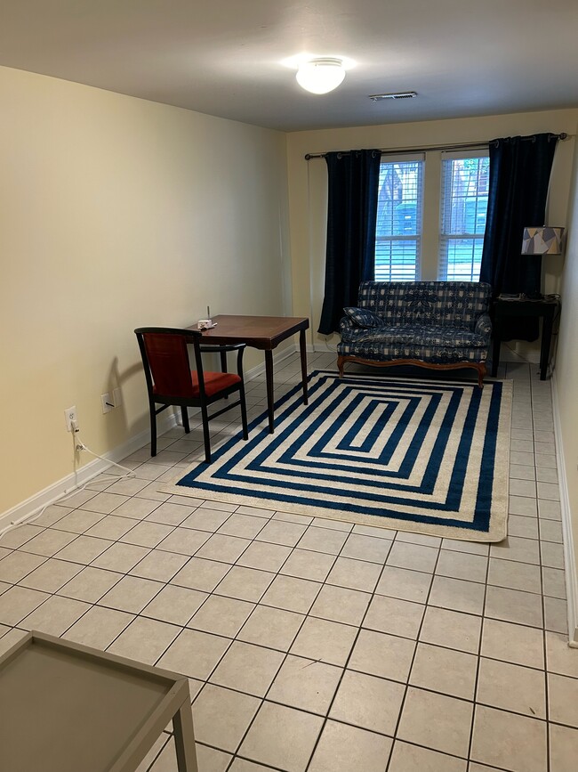 Foto del edificio - 2422 Observatory Pl NW