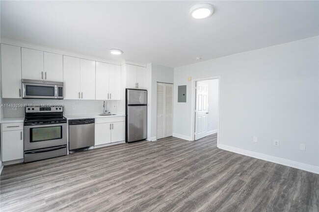 Building Photo - 8411 Byron Ave