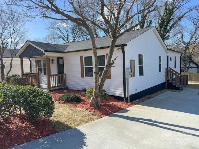 Building Photo - 226 Malvern Dr SW