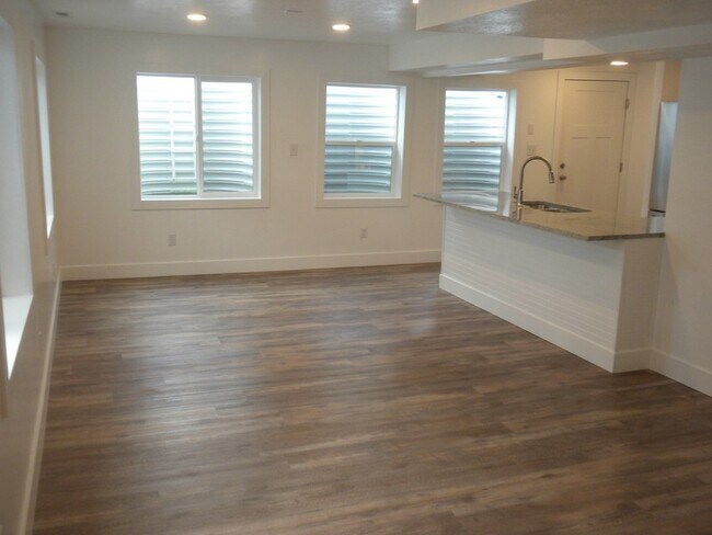 Foto del edificio - 920 W 260 S St