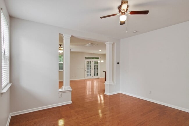 Building Photo - Beautiful 4 Bedroom Home in the Desirable ...