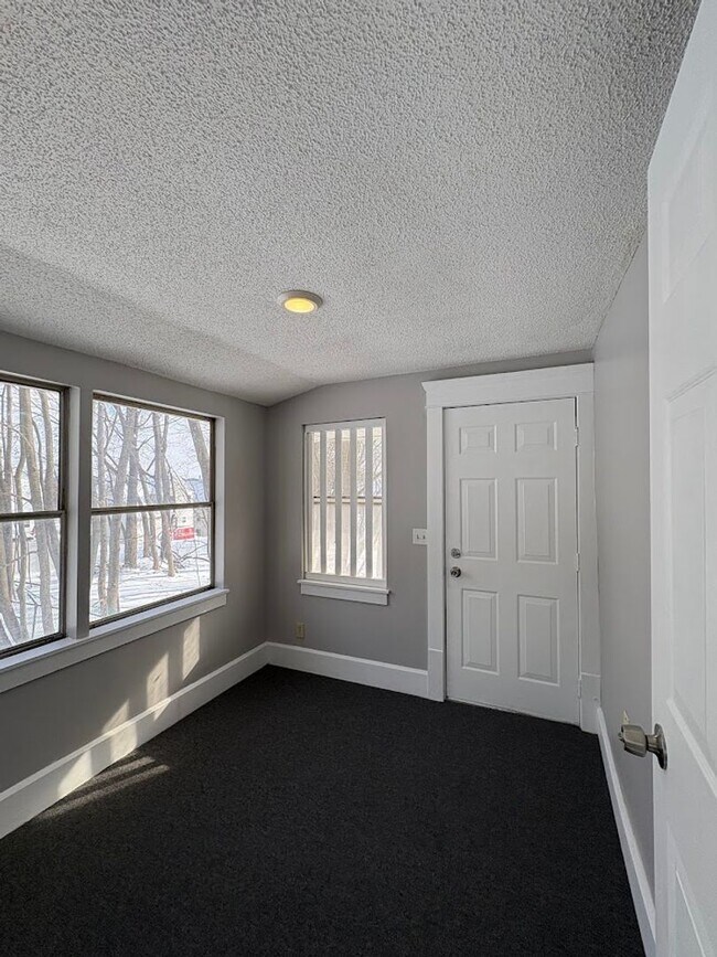 Building Photo - 729 Mallison Ave