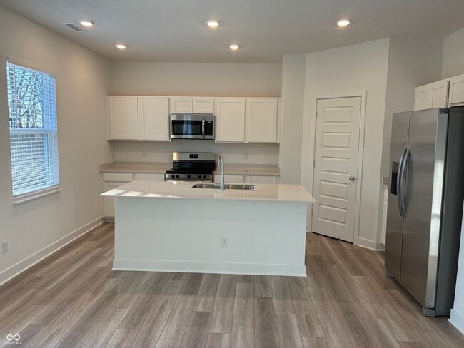 Building Photo - 2835 Woods Edge Dr