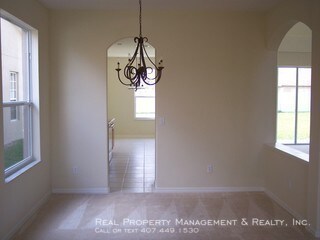 Building Photo - Beautiful 5 BR / 3.5 BA House in Eagle Creek