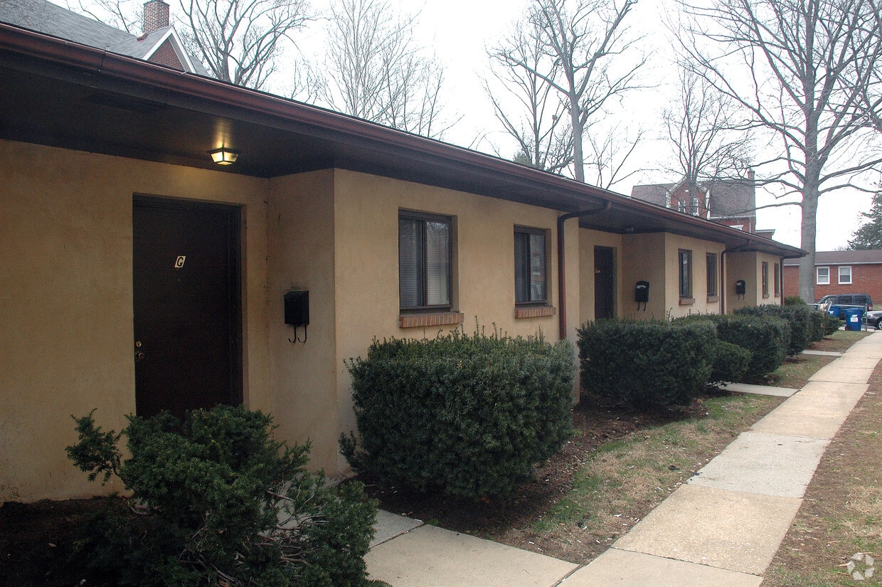 Building Photo - 420 S Walnut St