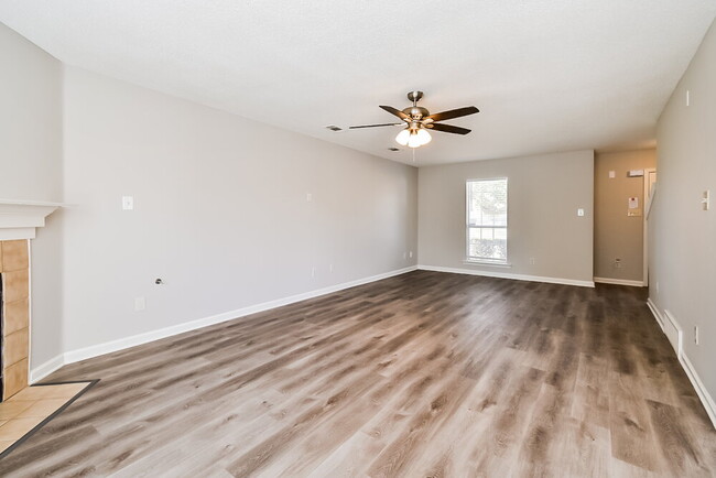 Foto del edificio - 4800 Ridge Walk Ln