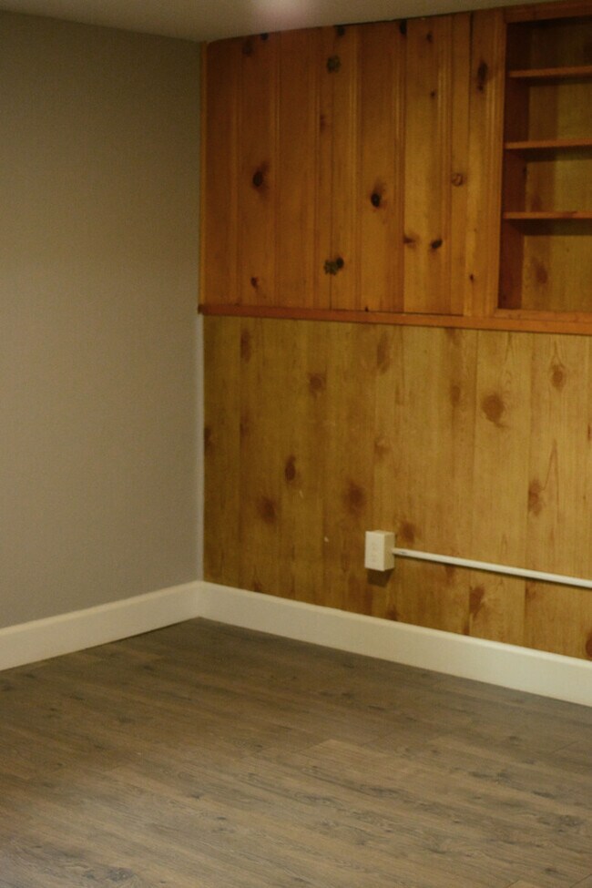 Building Photo - Newly updated rental!