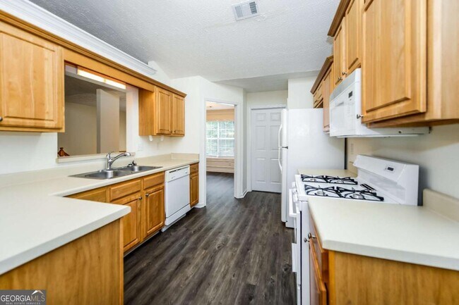 Foto del edificio - 805 Lewis Ridge Cir