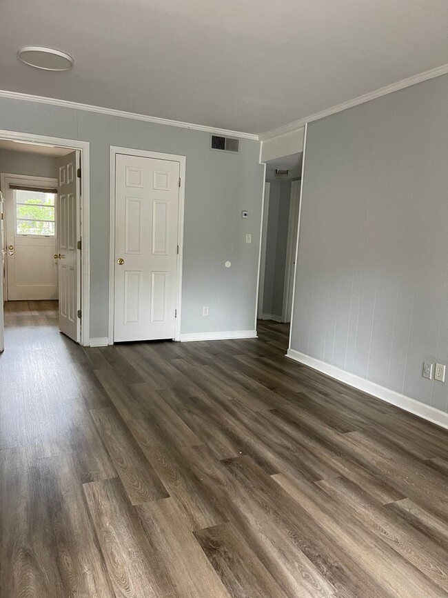 Building Photo - 2/1 MONTEREY APT IN NORMALTOWN!  AUGUST AV...