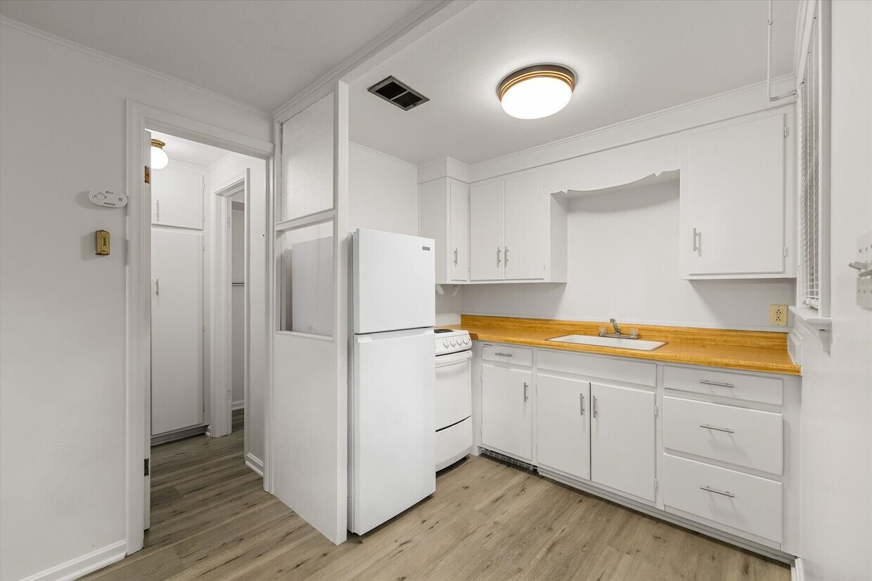 Primary Photo - Studio apartment in downtown Boise!