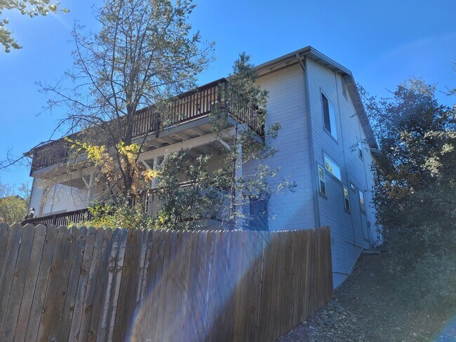 Building Photo - 1501 Eagle Mountain Dr