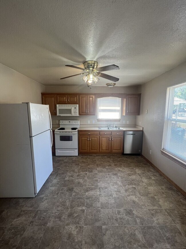 Foto del edificio - Spacious 1 Bedroom 1 Bath home in the hear...