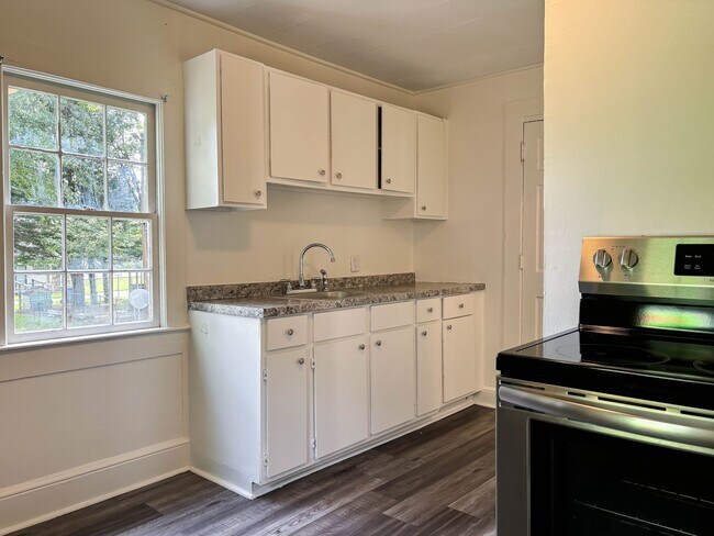 Building Photo - Cozy Corner Lot One Bedroom Home for Rent ...