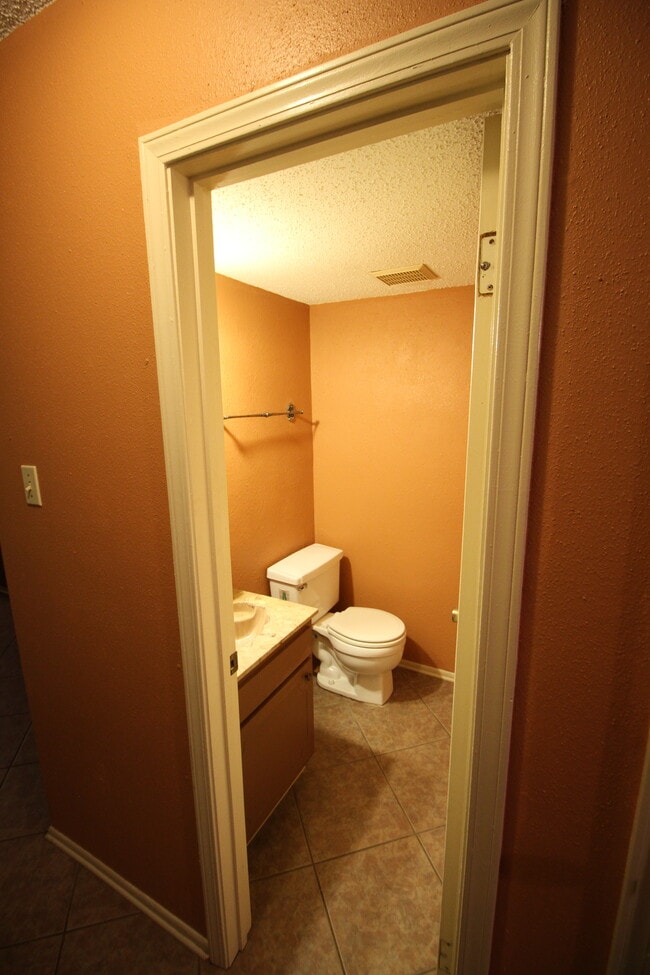Building Photo - 2331 Justin Ln
