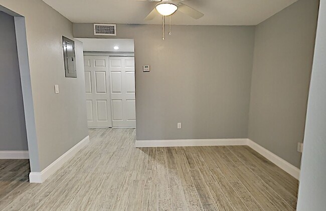 Building Photo - 525 Conway Rd