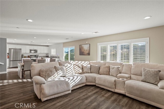 Foto del edificio - 4030 Yuul Cir