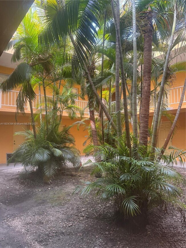 Foto del edificio - 17901 NW 68th Ave