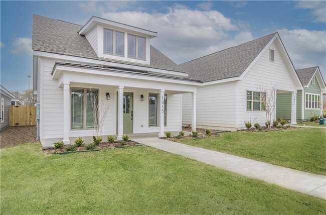 Building Photo - 1011 NE Heights Ln