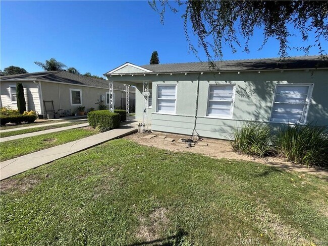 Foto del edificio - 1413 E Almond Ave