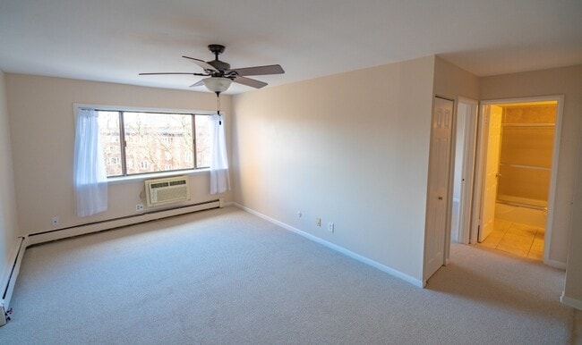 Building Photo - 3620 N Pine Grove Ave