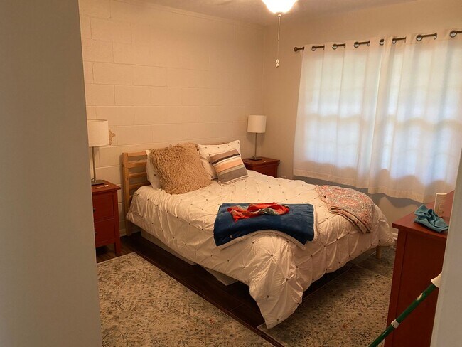 Foto del edificio - 540 Godfrey Ln