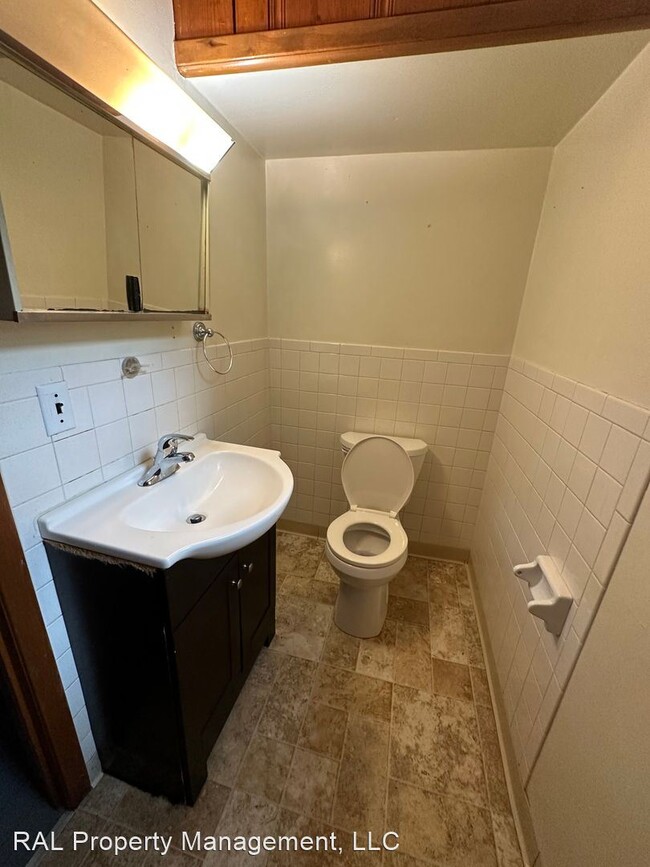 Building Photo - 4 br, 2 bath House - 840 E 156th St