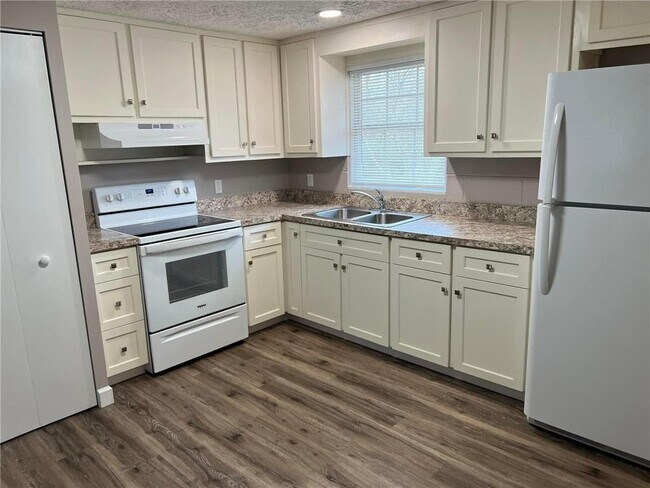 Building Photo - 146 Alma St