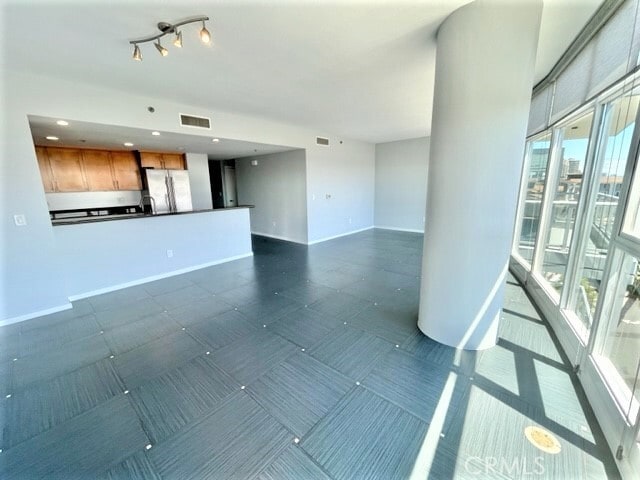 Building Photo - 411 W Seaside Way