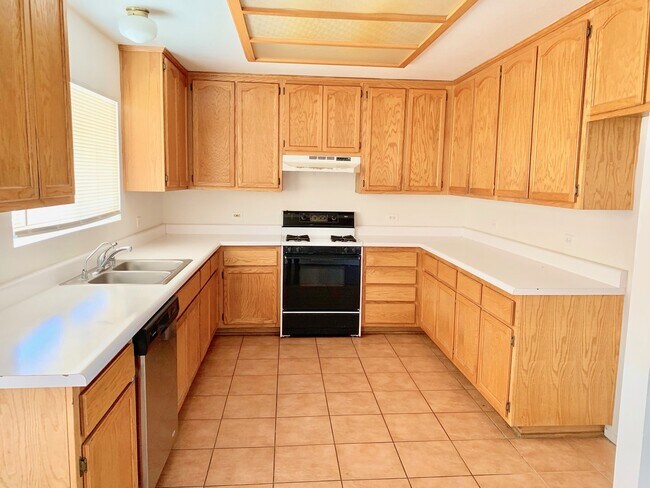 Foto del edificio - Single Story Home Large Lot