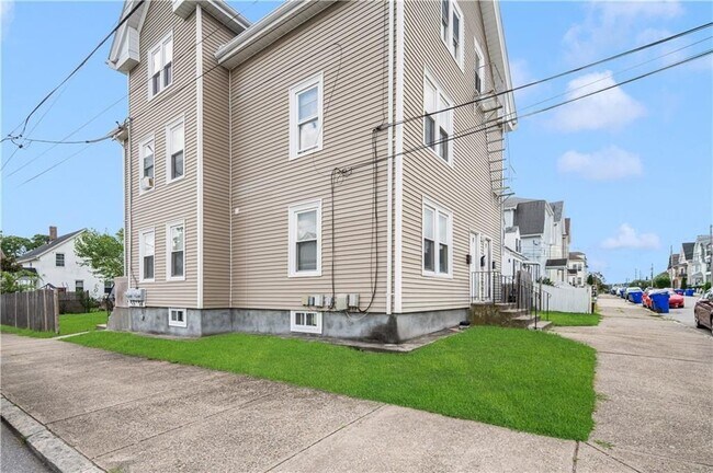 Foto del edificio - 117 Englewood Ave